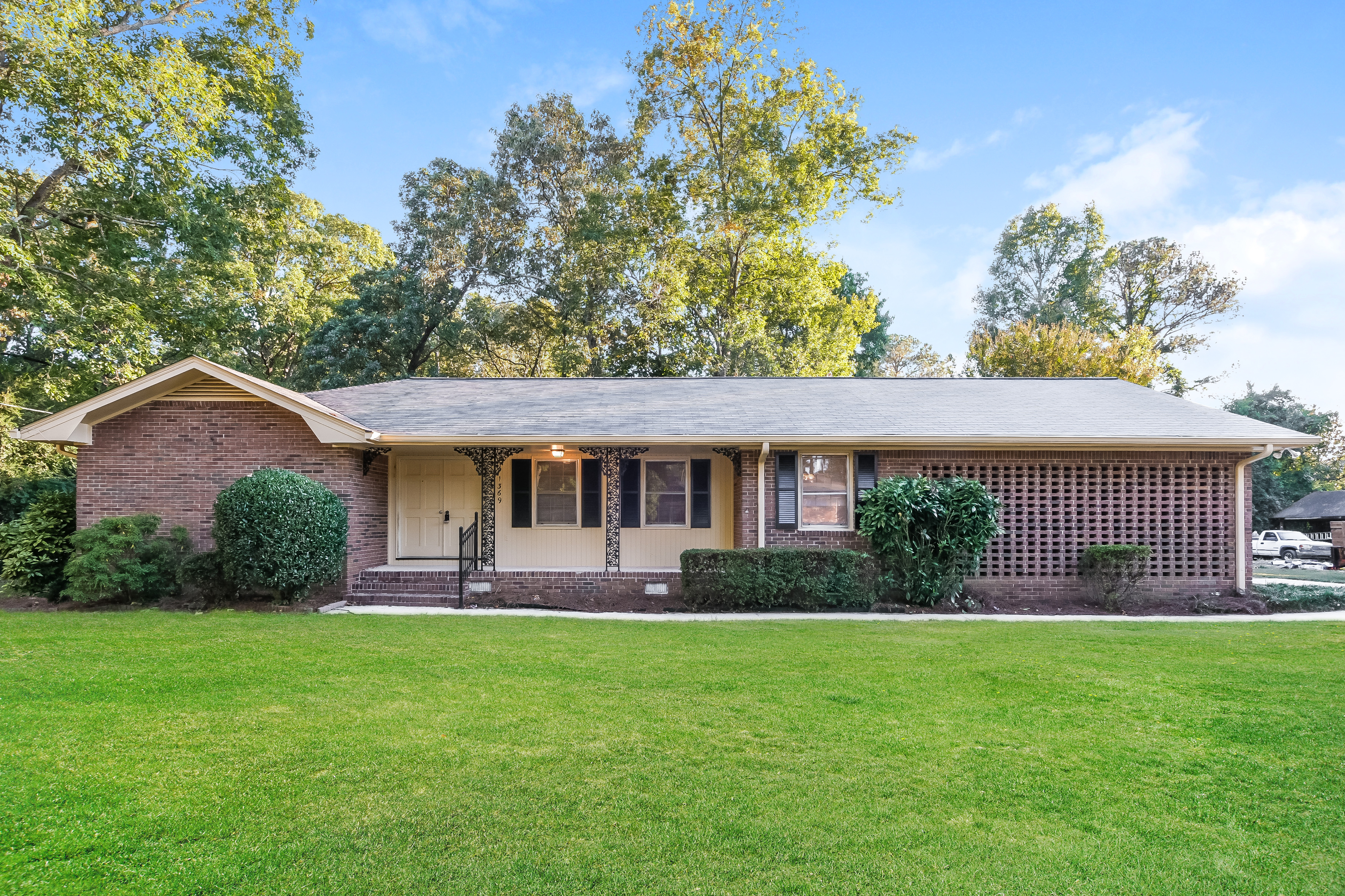 1369 White Oak St SE Conyers, GA 30013